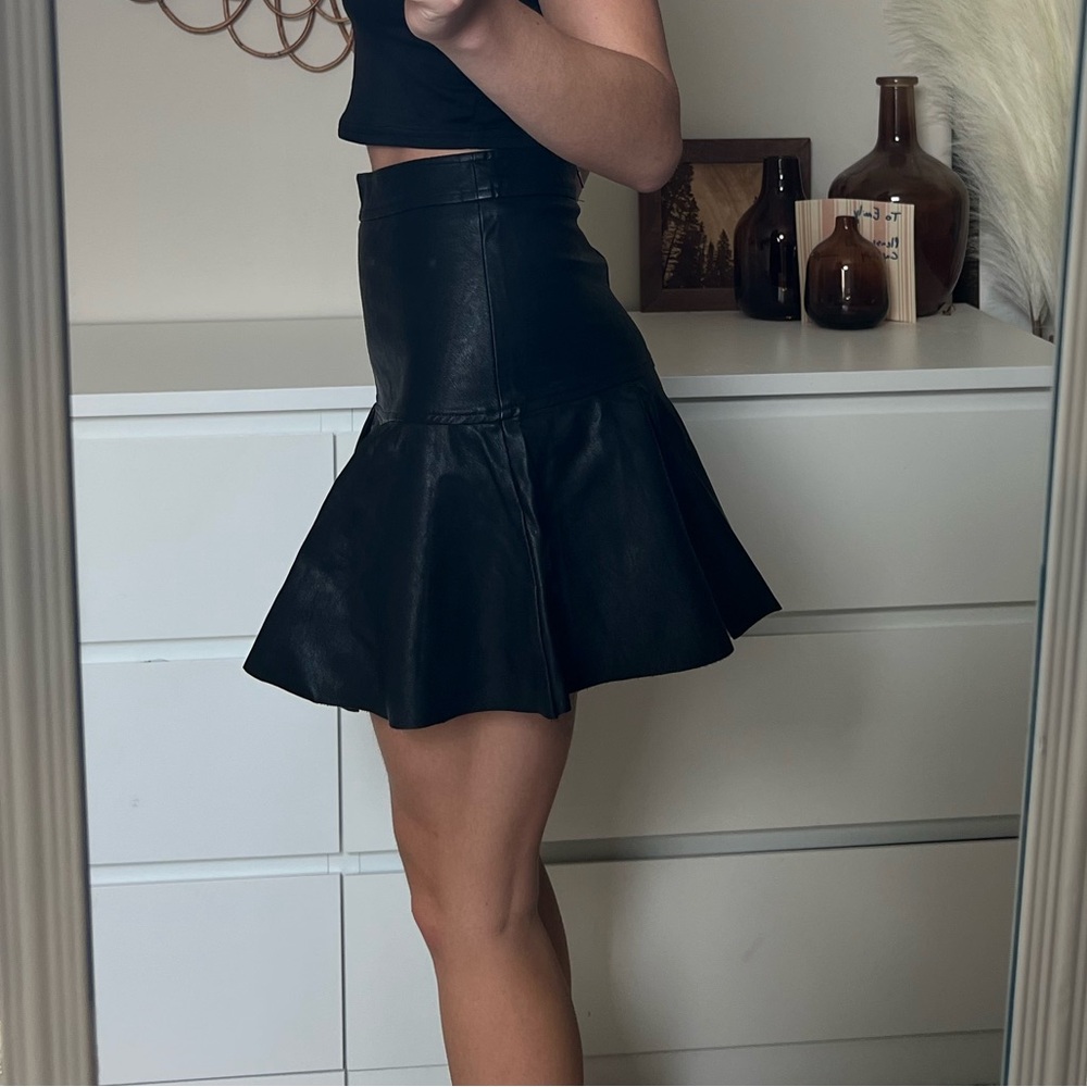 MINI LEATHER SKIRT (size: women’s small)